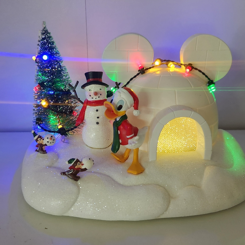 Myckey Mouse Donald Holiday Igloo Scene with Lights